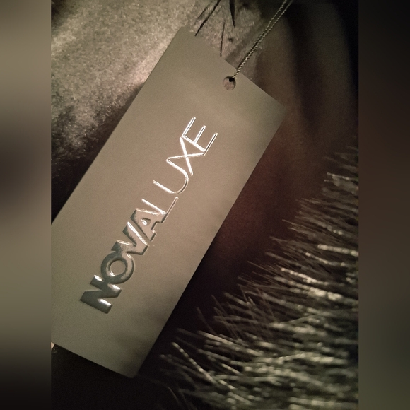 New Luxe Faux Fur Super Soft Black Vest - Picture 14 of 16